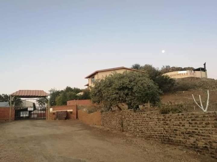Larochelle Guesthouse Keetmanshoop Exteriör bild