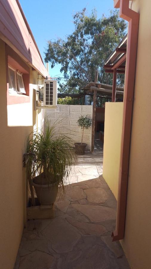 Larochelle Guesthouse Keetmanshoop Exteriör bild