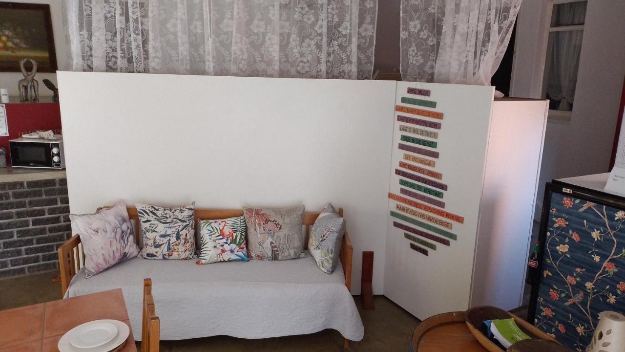 Larochelle Guesthouse Keetmanshoop Exteriör bild