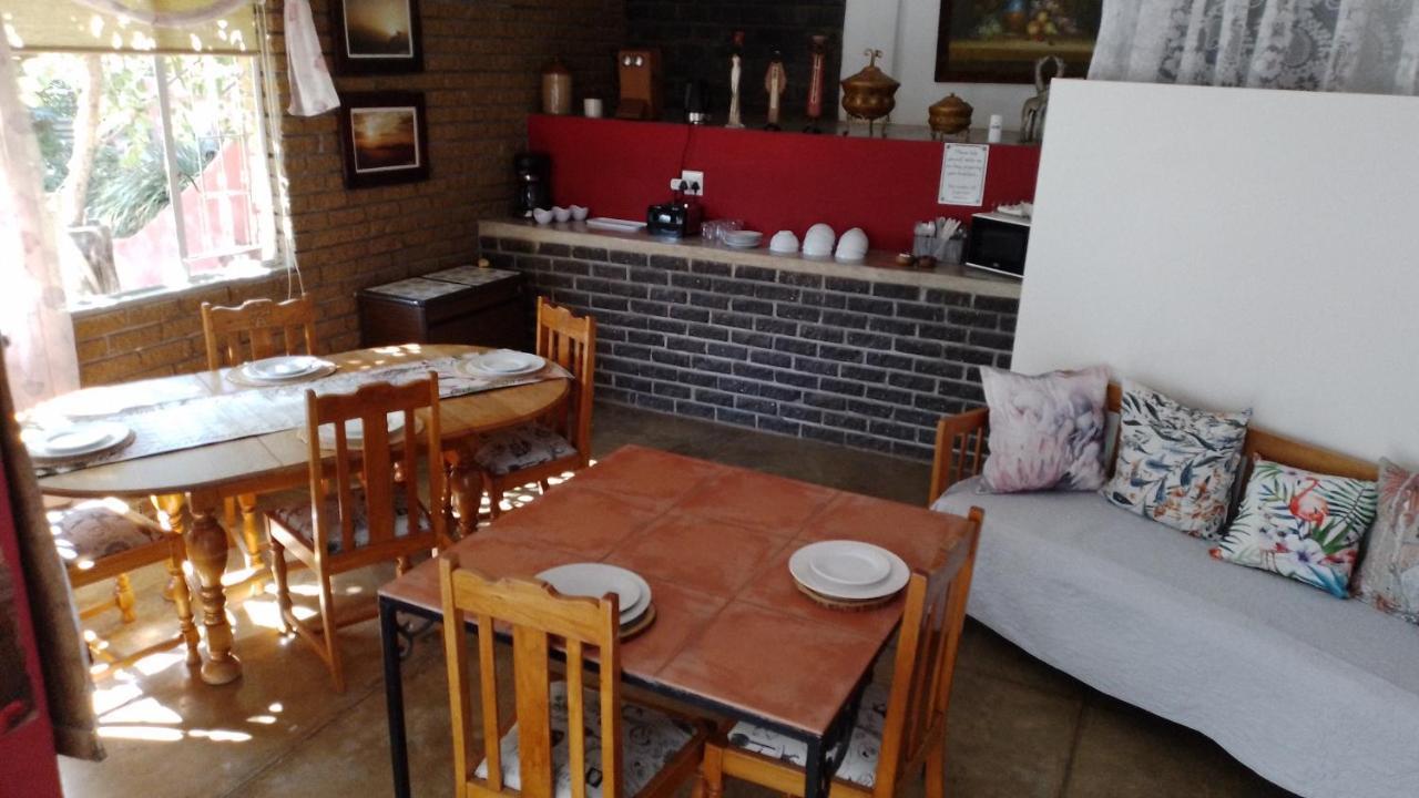 Larochelle Guesthouse Keetmanshoop Exteriör bild