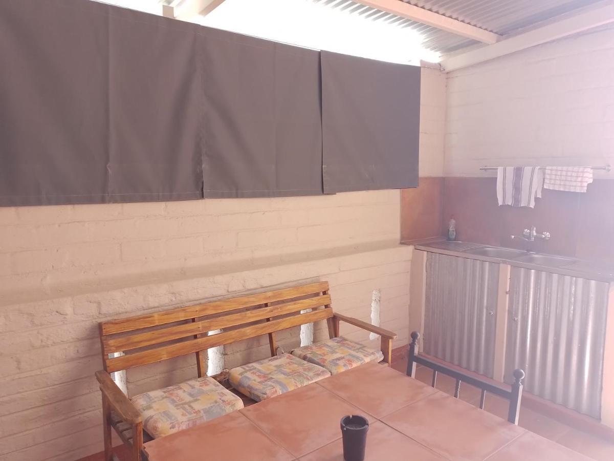 Larochelle Guesthouse Keetmanshoop Exteriör bild