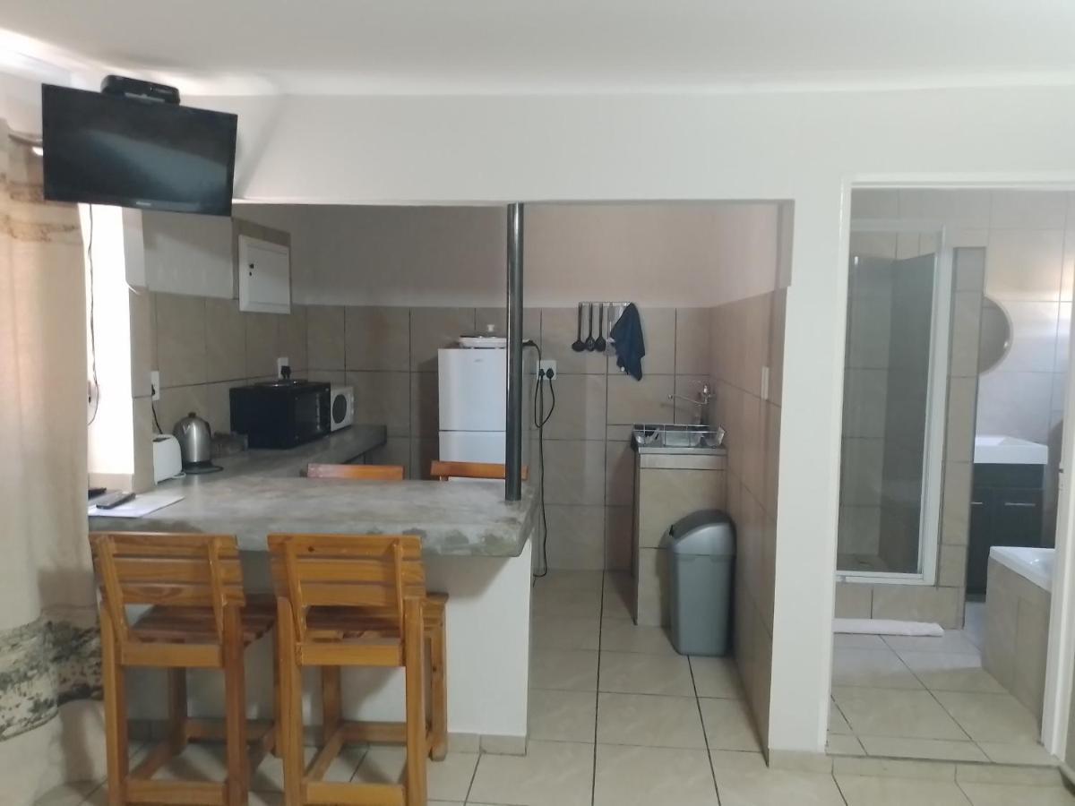Larochelle Guesthouse Keetmanshoop Exteriör bild