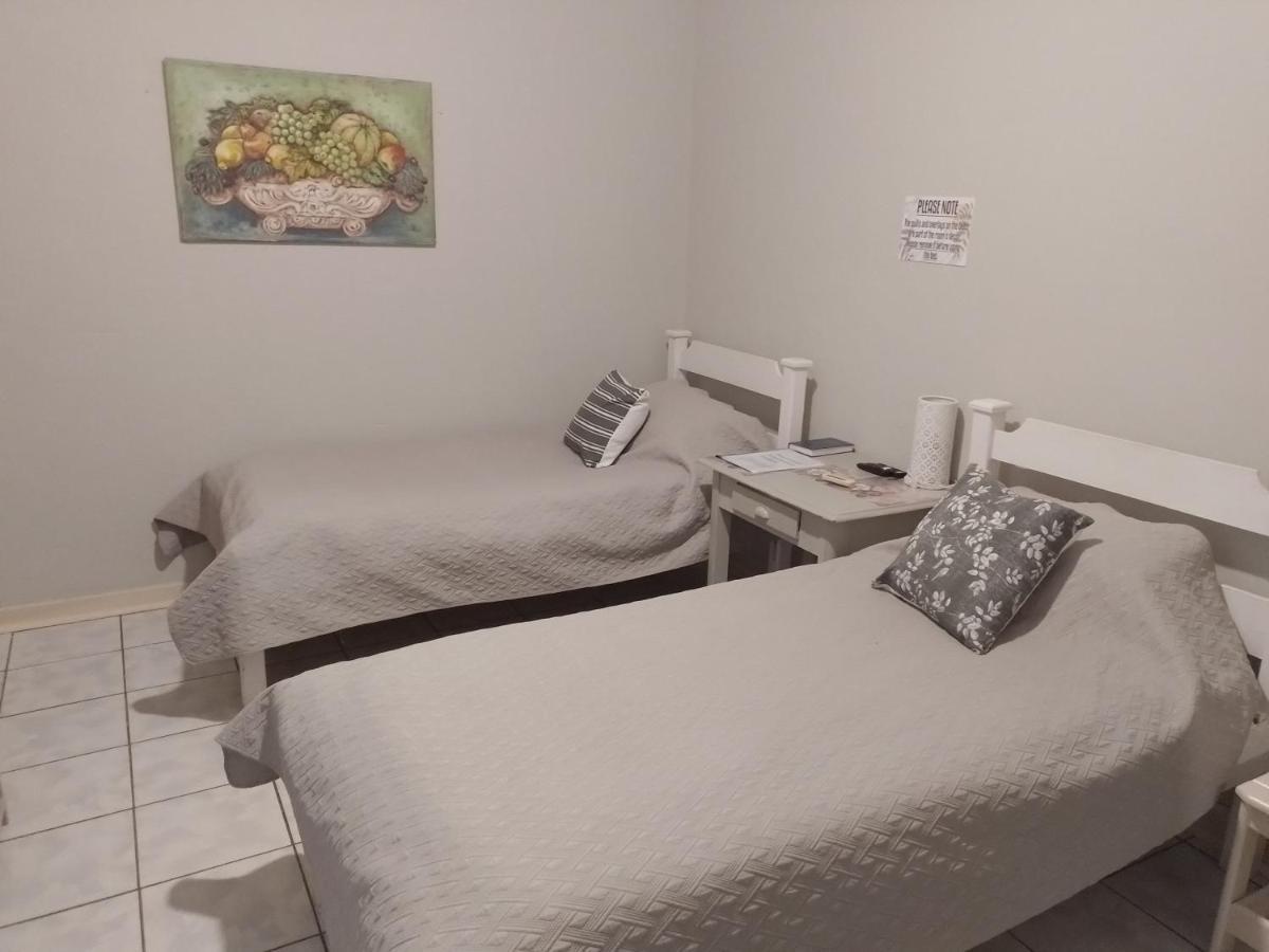 Larochelle Guesthouse Keetmanshoop Exteriör bild