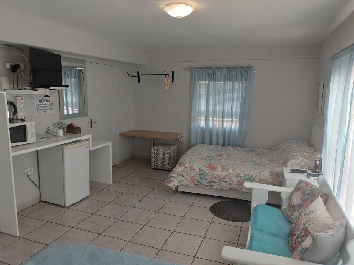 Larochelle Guesthouse Keetmanshoop Exteriör bild