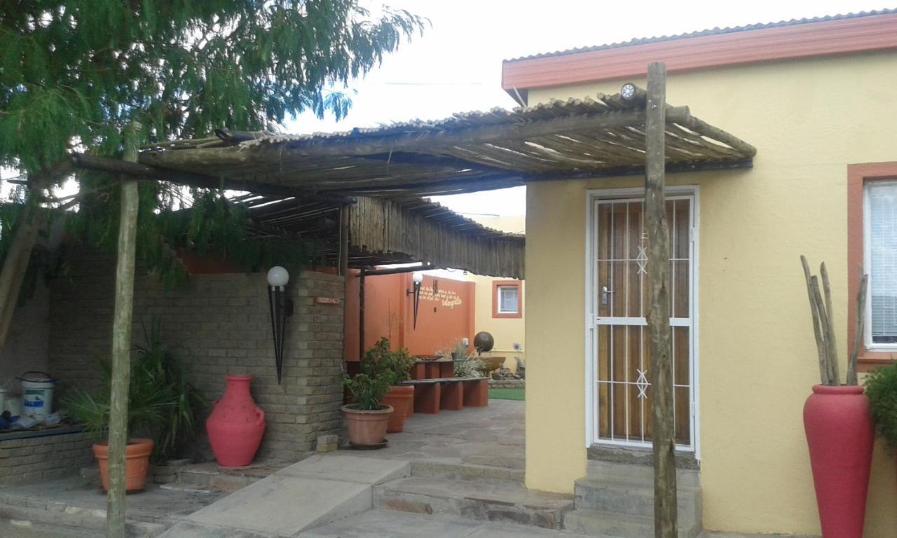 Larochelle Guesthouse Keetmanshoop Exteriör bild