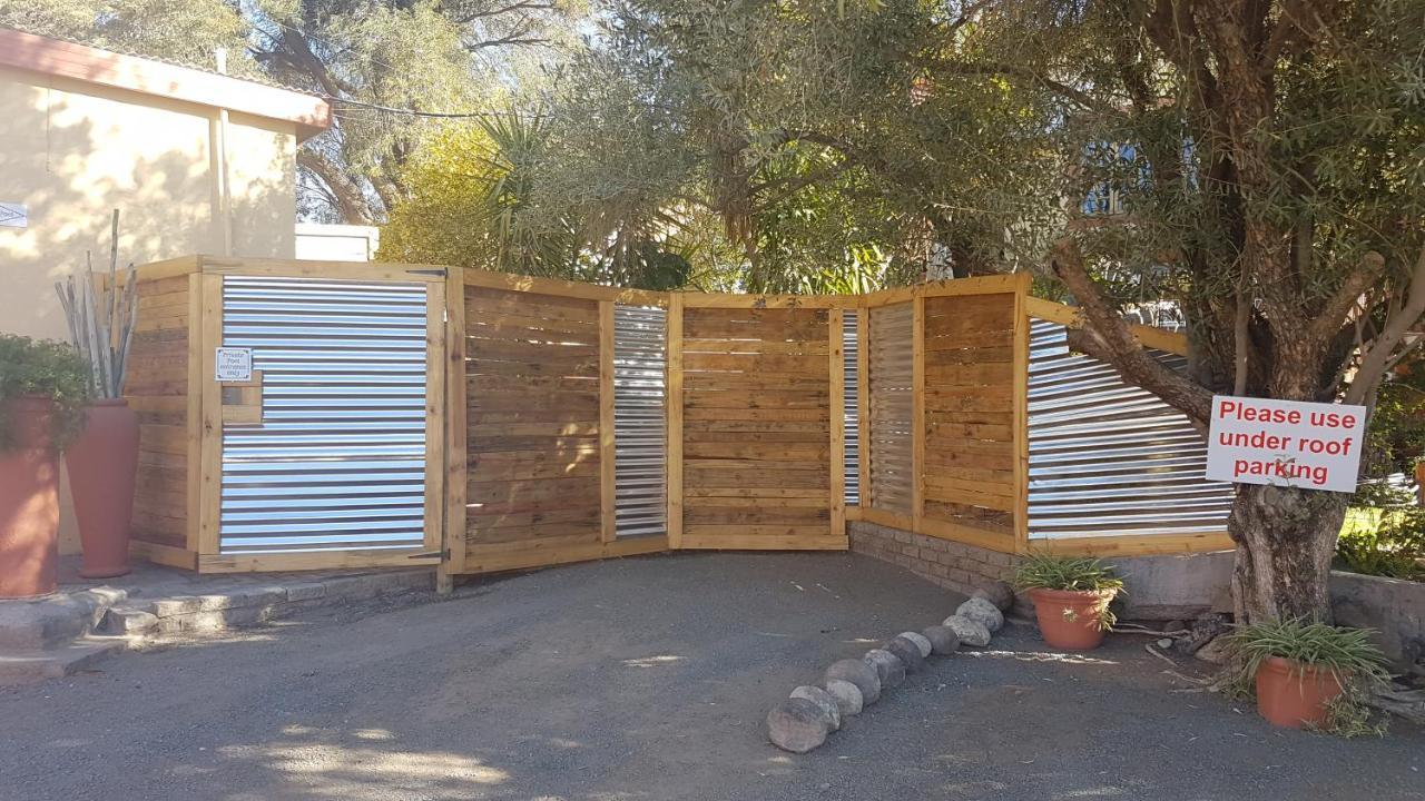 Larochelle Guesthouse Keetmanshoop Exteriör bild