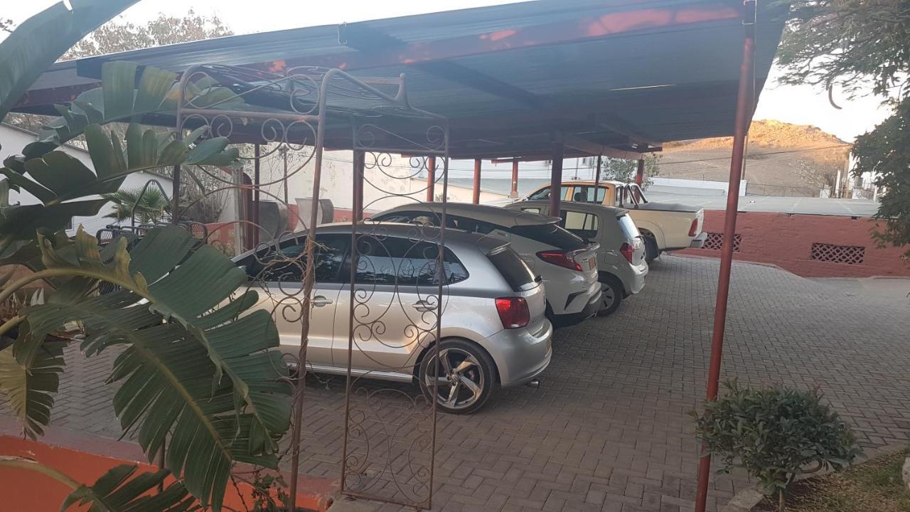 Larochelle Guesthouse Keetmanshoop Exteriör bild